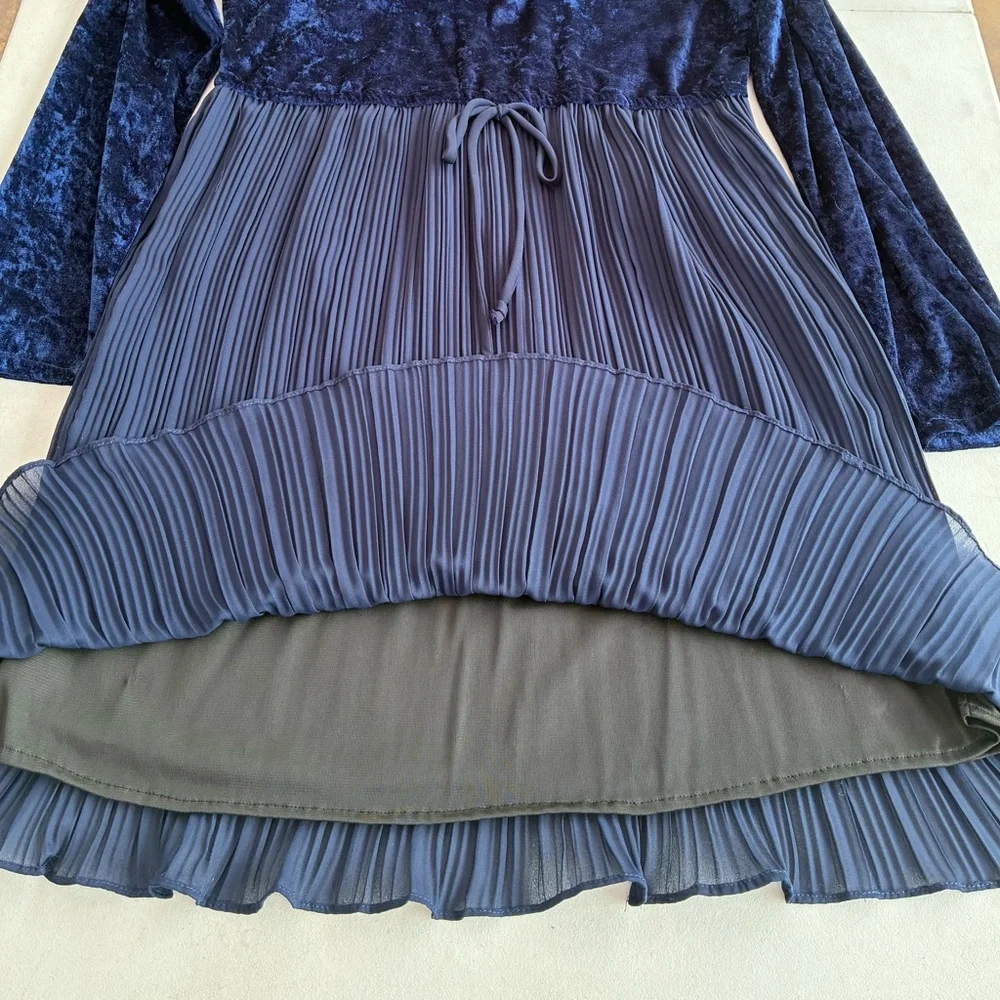 Vintage 90’s Rabbit Rabbit Rabbit Velvet and Pleated Navy Dress - Picture 11 of 11